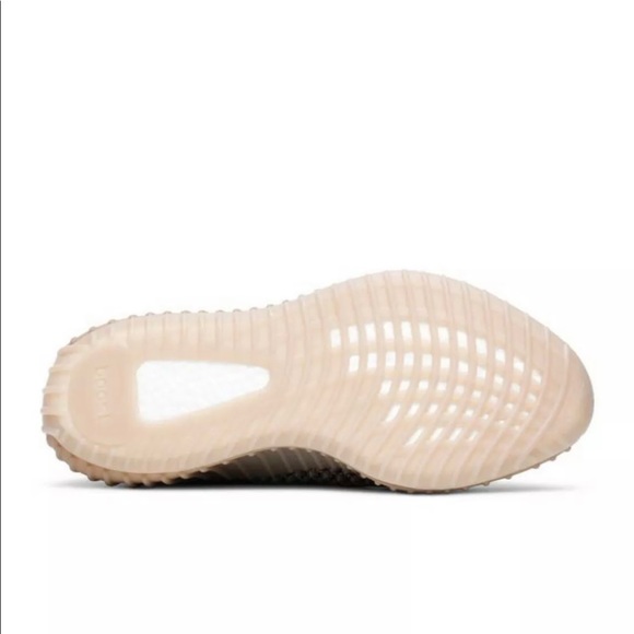 Athletic_Shoes